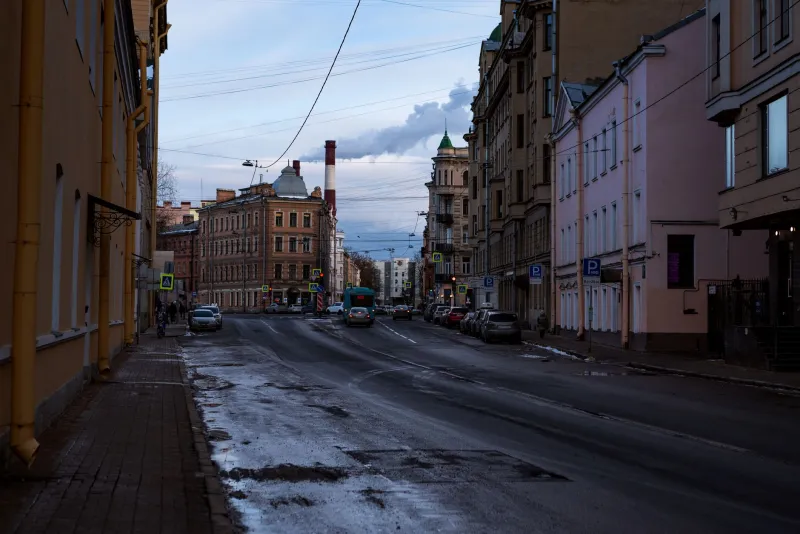 Why Your Gut Says No: Decoding the Urban Signals That Kill a Walk Before It Starts